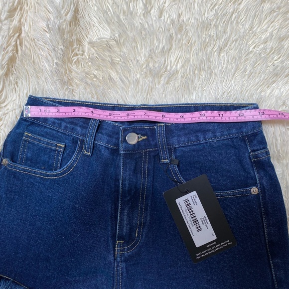 Pretty Little Thing Denim Shorts NWT - Picture 4 of 8